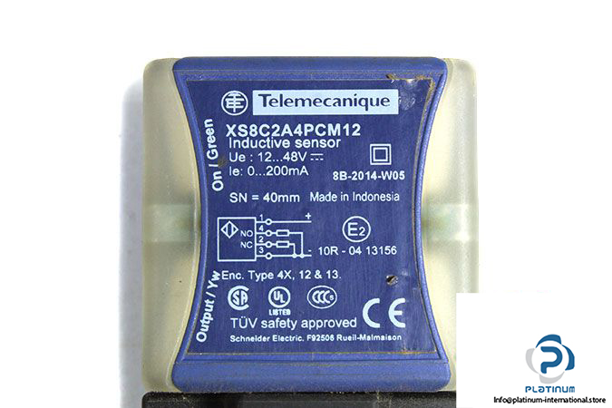 telemecanique-xs8c2a4pcm12-inductive-sensor-3