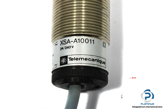 telemecanique-xsa-a10011-inductive-sensor-1