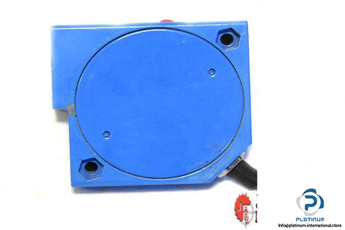 sick-wl10-813-reflex-photoelectric-switch4_675x450