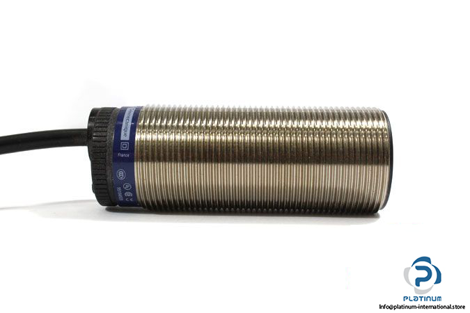 telemecanique-xsa-v11373-inductive-proximity-sensor-4