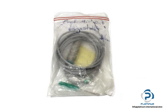pepperlfuchs-cj8-18gm-e2-capacitive-sensor3_675x450