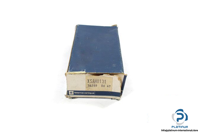telemecanique-xsah0131-inductive-proximity-sensor-2