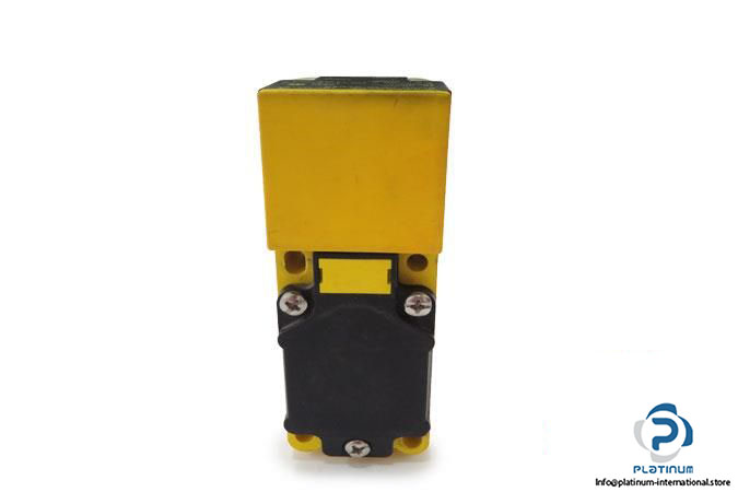 turck-bi20u-cp40-ap6x2-inductive-sensor3_675x450