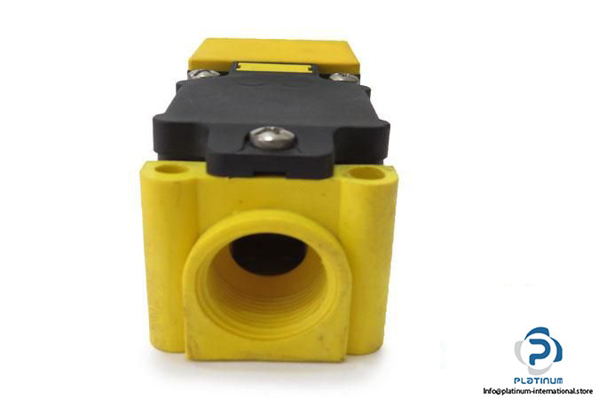 turck-bi20u-cp40-ap6x2-inductive-sensor4_675x450