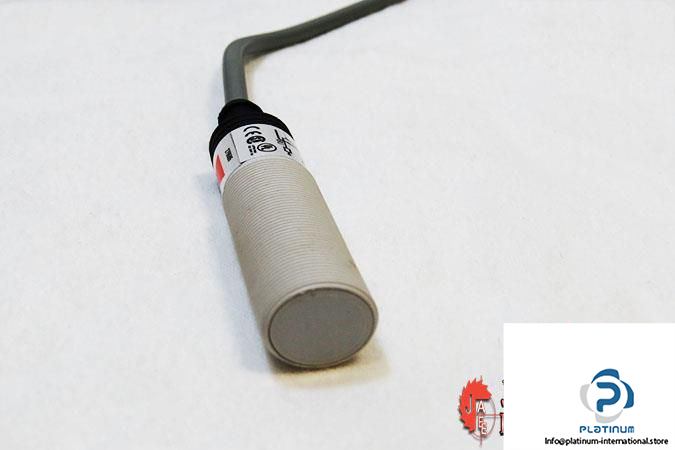 carlo-gavazzi-ca18clf08to-capacitive-proximity-switch4_675x450