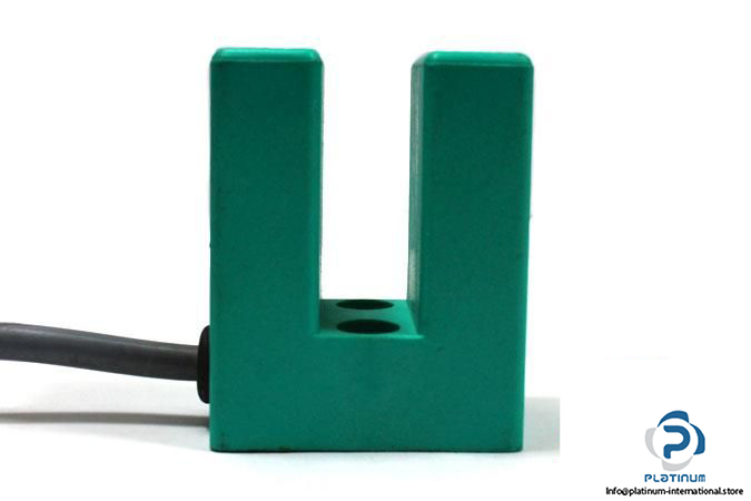 pepperlfuchs-sj15-w-s-inductive-slot-sensor4_675x450