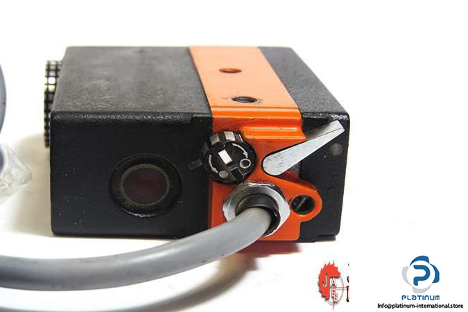 sick-nt8-02-photoelectric-registration-control-scanner5_675x450