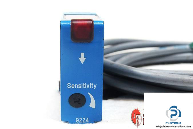 sick-we12-p1321-through-beam-photoelectric-sensor3_675x450