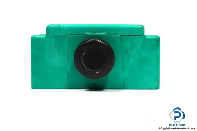 pepperlfuchs-uj1000-f-e2-ultrasonic-sensor4_675x450
