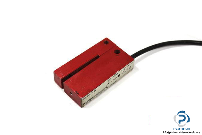 leuze-gs-05-2g-forked-photoelectric-sensor4_675x450
