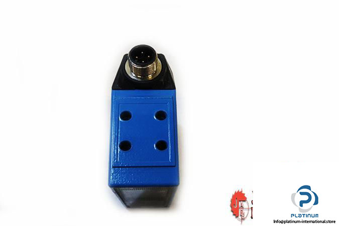 sick-wt24-b4101-photoelectric-sensor5_675x450