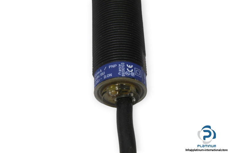 telemecanique-XU9-P18PP340W-photoelectric-polarized-reflex-sensor-new-3