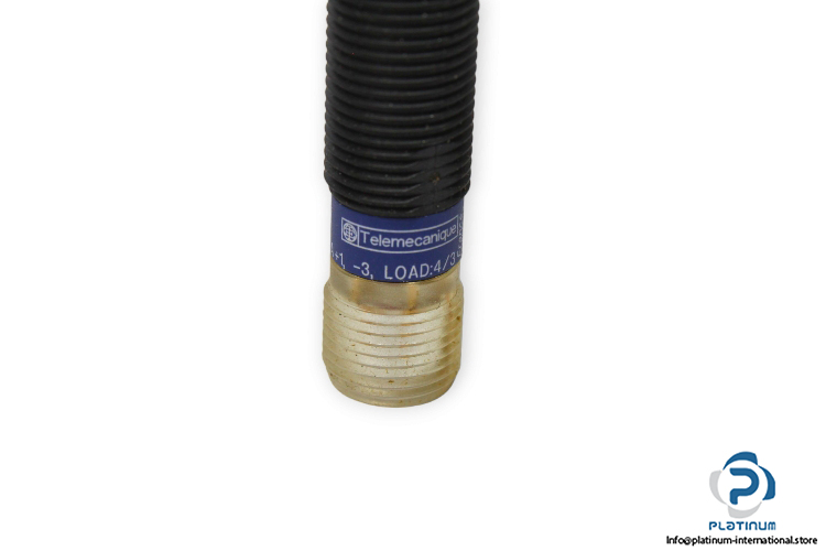 telemecanique-XS4-P12PA370D-inductive-sensor-new-4
