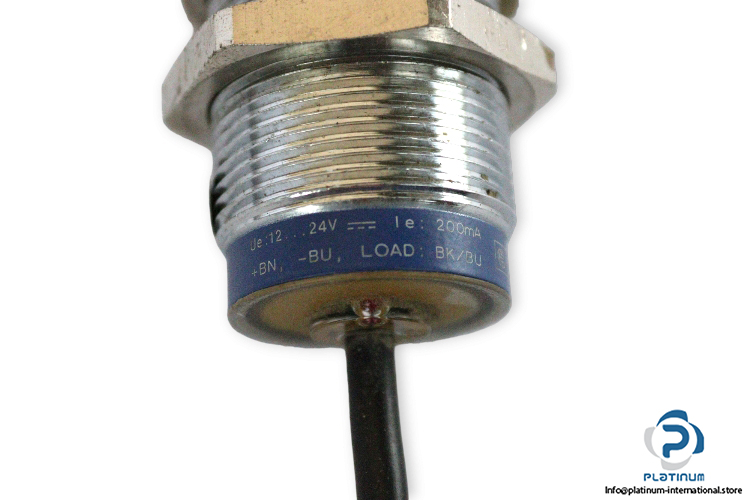 telemecanique-XS1N30PA340-inductive-sensor-(Used)-2