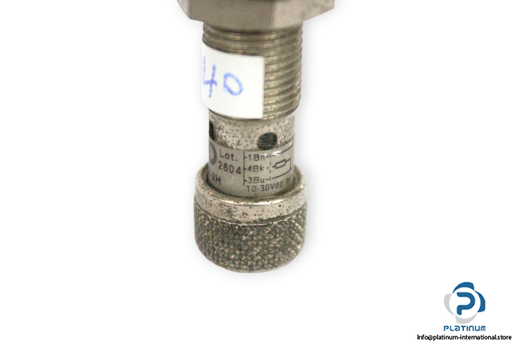 micro-detectors-AM6_AP-2H-inductive-sensor-used-4