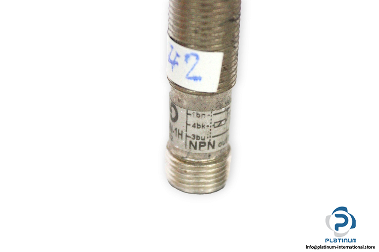 micro-detectors-MM2_AN-1H-photoelectric-diffuse-sensor-used-4
