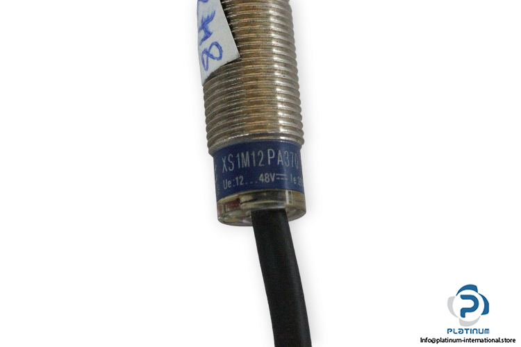 telemecanique-XS1M12PA370-inductive-sensor-new-3