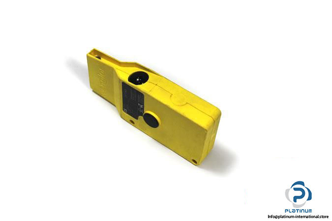 wenglor-opt89-photoelectric-reflex-sensor3_675x450
