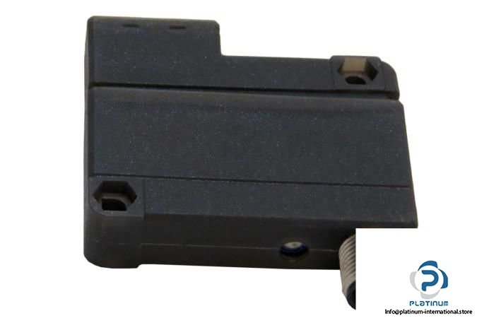 balluff-bos-35k-po-1pd-s4-c-photoelectric-sensor4_675x450