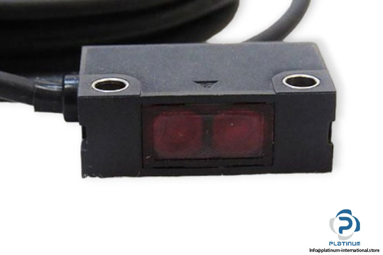 takex-gsz3rspn-ultra-compact-photoelectric-sensor5_675x450
