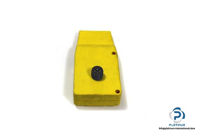 wenglor-opt89-photoelectric-reflex-sensor5_675x450