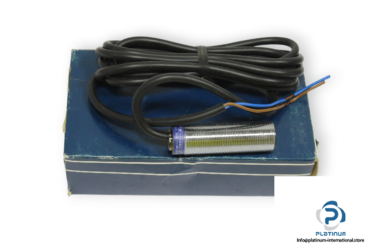 telemecanique-XS1-M18MA2300-inductive-proximity-switch-new-5