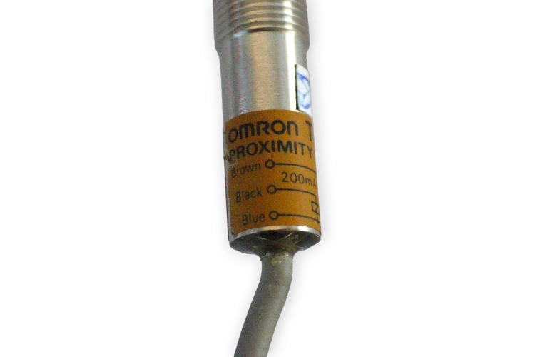 omron-TLE-X2B1-G-inductive-proximity-sensor-(Used)-1