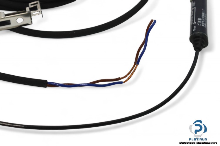 omron-E2EC-CR8D1-inductive-proximity-sensor-(new)-2
