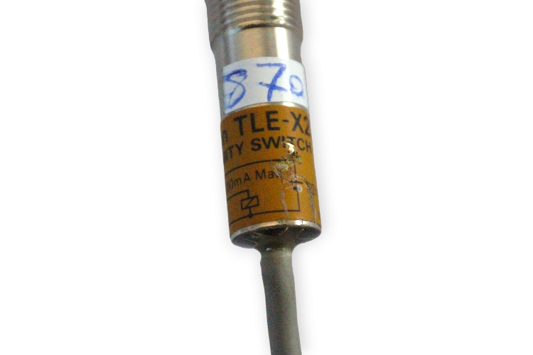omron-TLE-X2B1-G-inductive-proximity-sensor-(Used)-2