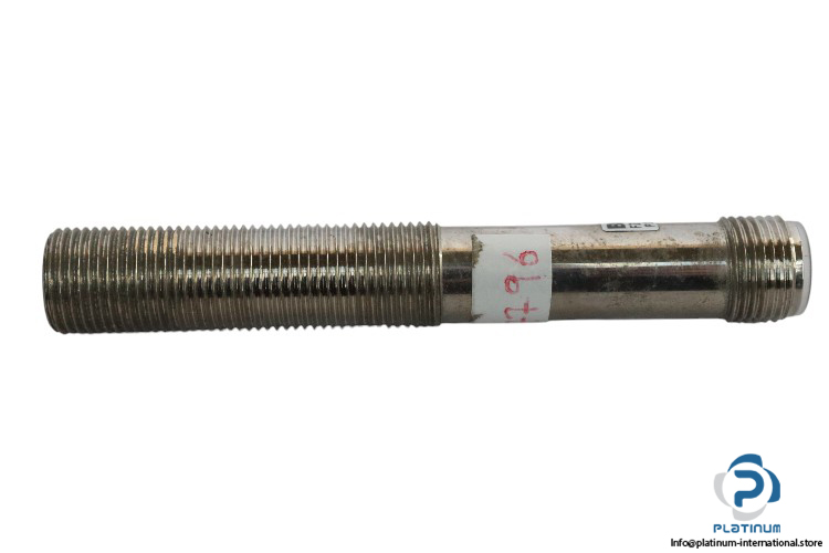 baumer-electric-FZAM-12P1104_S14-diffuse-sensor-with-intensity-diffrence-(used)-1