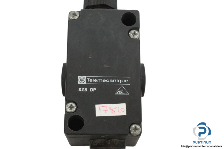 telemecanique-XZS-DP-sensor-base-cover-(used)-1