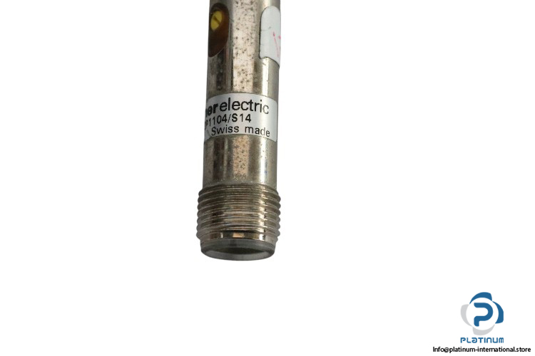 baumer-electric-FZAM-12P1104_S14-diffuse-sensor-with-intensity-diffrence-(used)-3