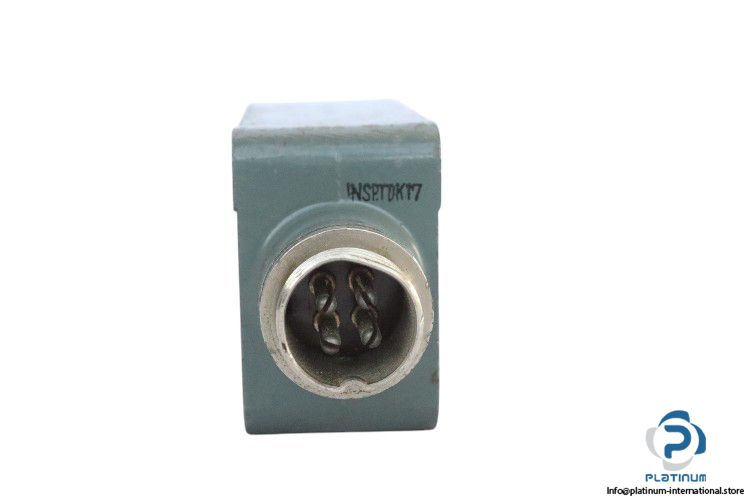 omron-TL-2GP-A-proximity-switch-(used)-1