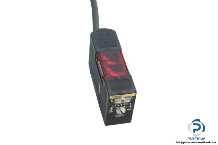 omron-E3S-AT61-D-built-in-amplifier-photoelectric-sensor-(new)-2