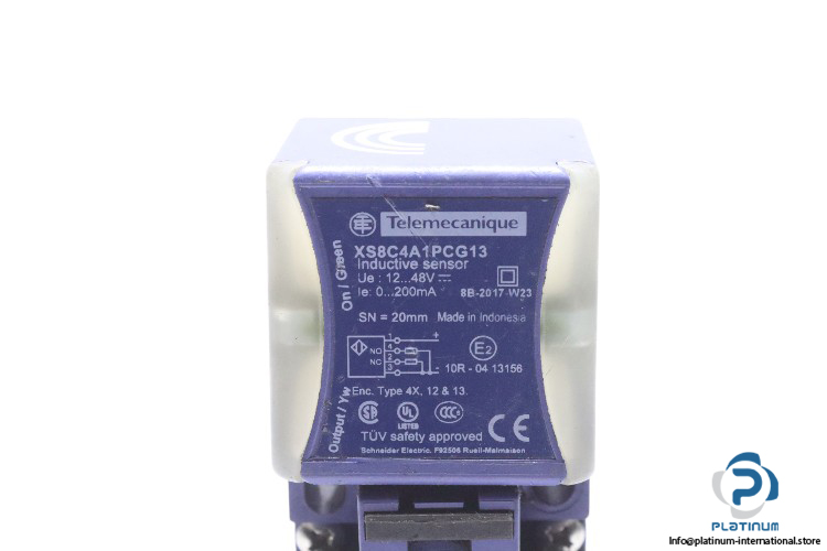 telemecanique-XS8C4A1PCG13-inductive-proximity-sensor-(used)-2