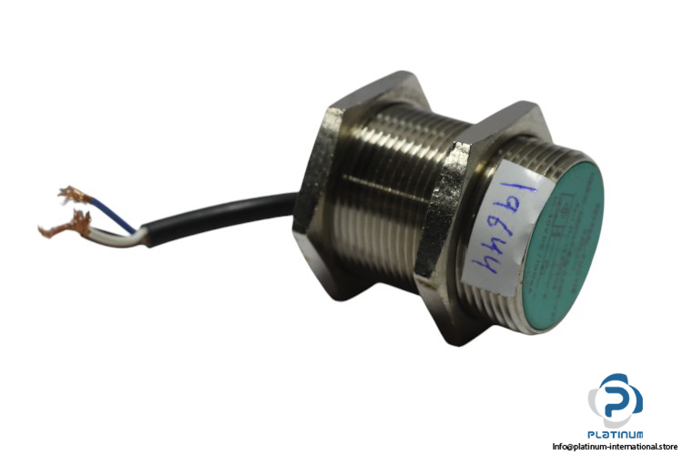 pepperl_fuchs-NBB10-30GM40-E2-0_69M-V31-inductive-sensor-used-1