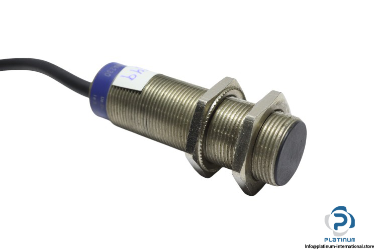 telemecanique-XS1M18MA230-inductive-proximity-switch-used-1