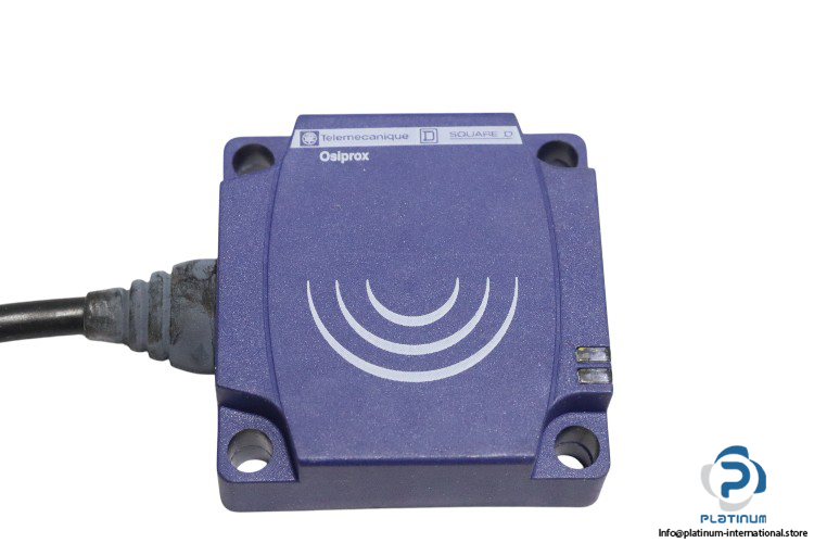 telemecanique-XS8C1A1PAL2-inductive-sensor-(new)-1