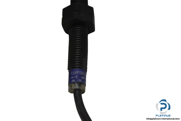 telemecanique-XS4P08PA370-inductive-proximity-sensor(used)-1