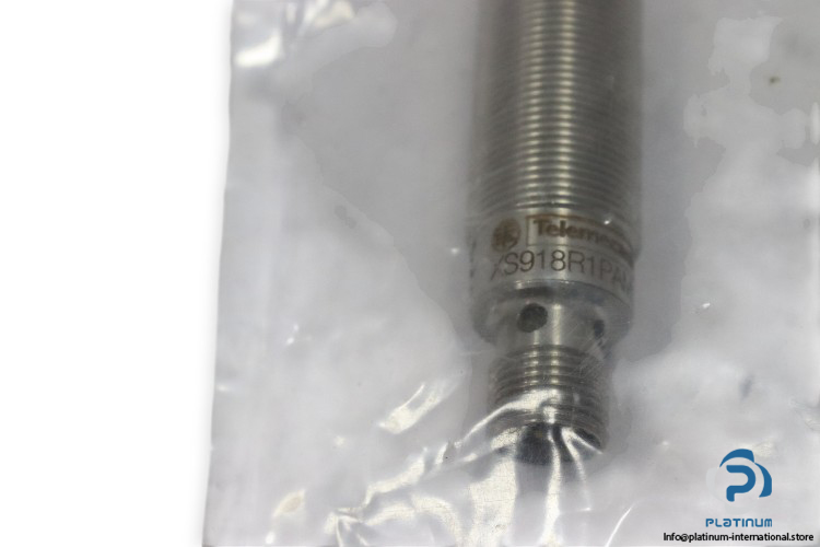 telemecanique-XS918R1PAM12-inductive-proximity-sensor-(new)-1
