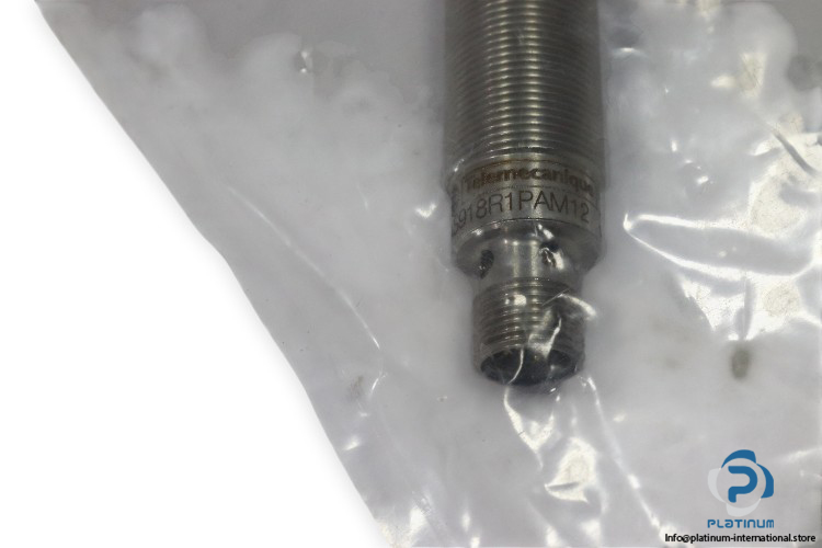 telemecanique-XS918R1PAM12-inductive-proximity-sensor-(new)-2