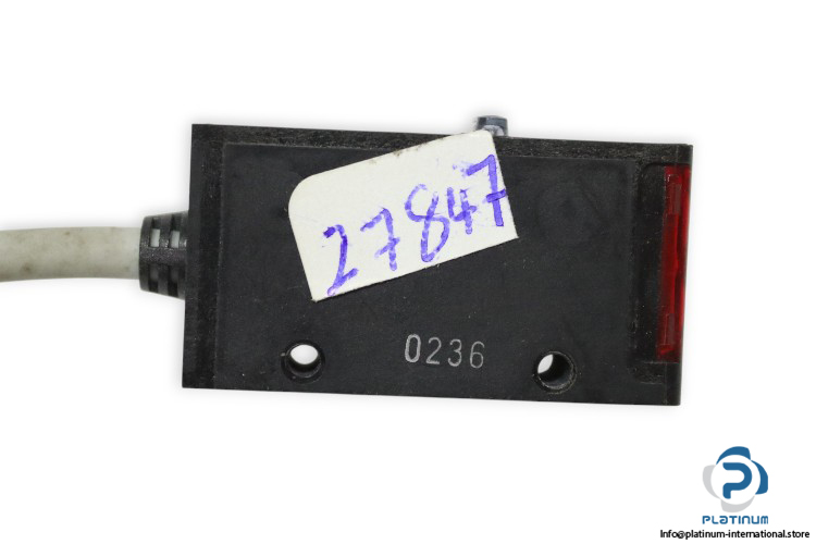 yamatake-HPA-R11-photoelectric-microswitch-sensor-used-1