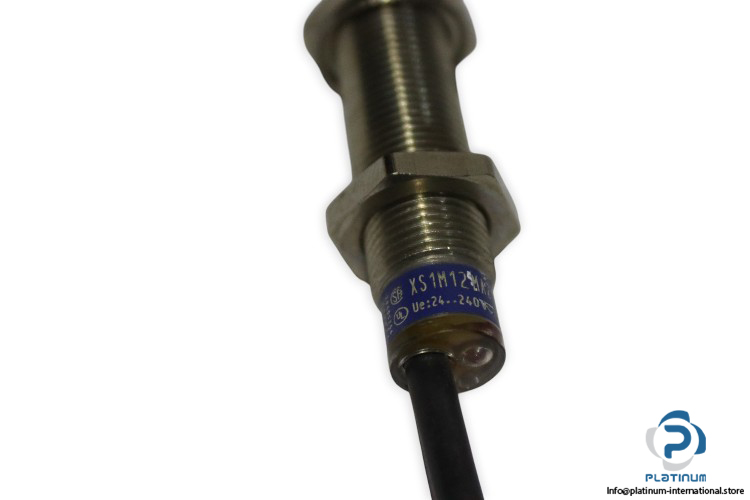 telemecanique-xs1m12ma230-inductive-sensor(used)-1