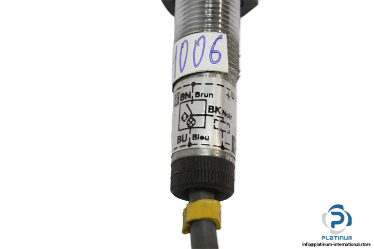 telemecanique-XSA-H02713-inductive-proximity-sensor-(New)-1