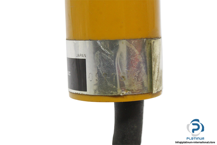 omron-E2K-C25ME1-capacitive-sensor-(Used)-3