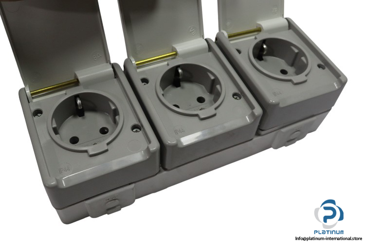 siemens-5UB4-731-gang-plug-socket-(used)-2