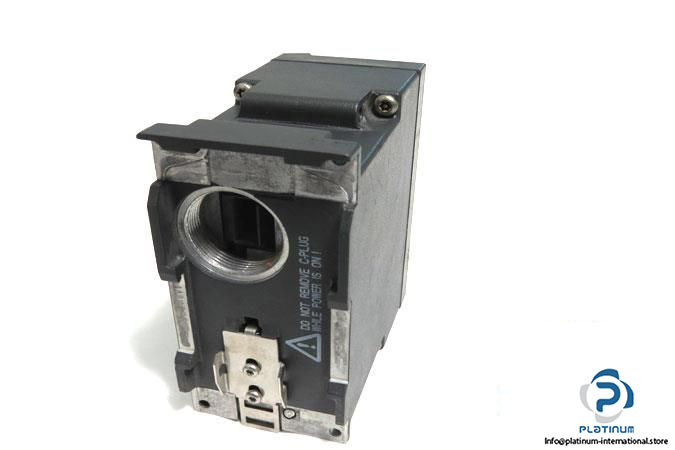 siemens-6gk5-208-0ba10-2aa3-industrial-ethernet-switch4_675x450