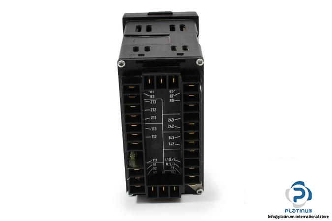 jumo-70303110-001-000-00-000-01050061-compact-microprocessor-controller-dtron-0815_675x450