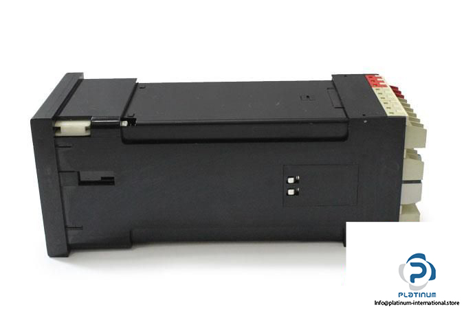 eurotherm-810-003-058-003-618-10-212-000-09-53-00-temperature-controller4_675x450