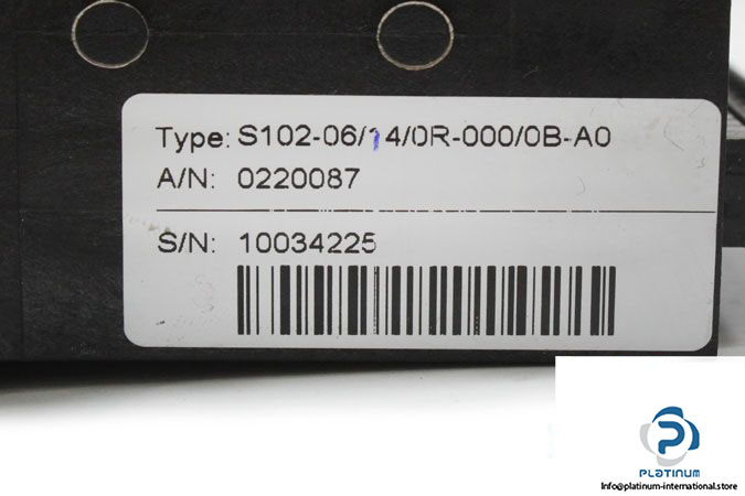 siebert-s102-06_14_0r-000_0b-a0-panel-mount-display-4
